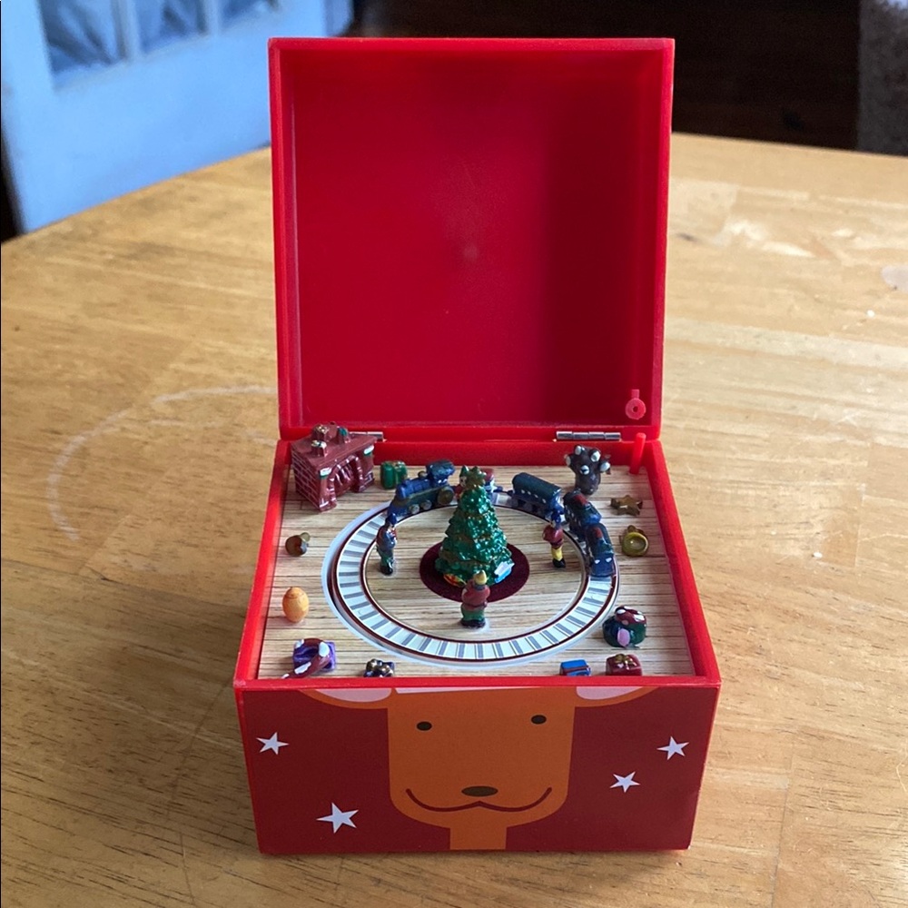 Mr Christmas Deer Pom Pom Music Box 3,8” Works in great condition